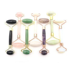 Rouleau de massage facial artisanal en pierre de cristal naturelle pour la santé, vente en gros - Product Image 2