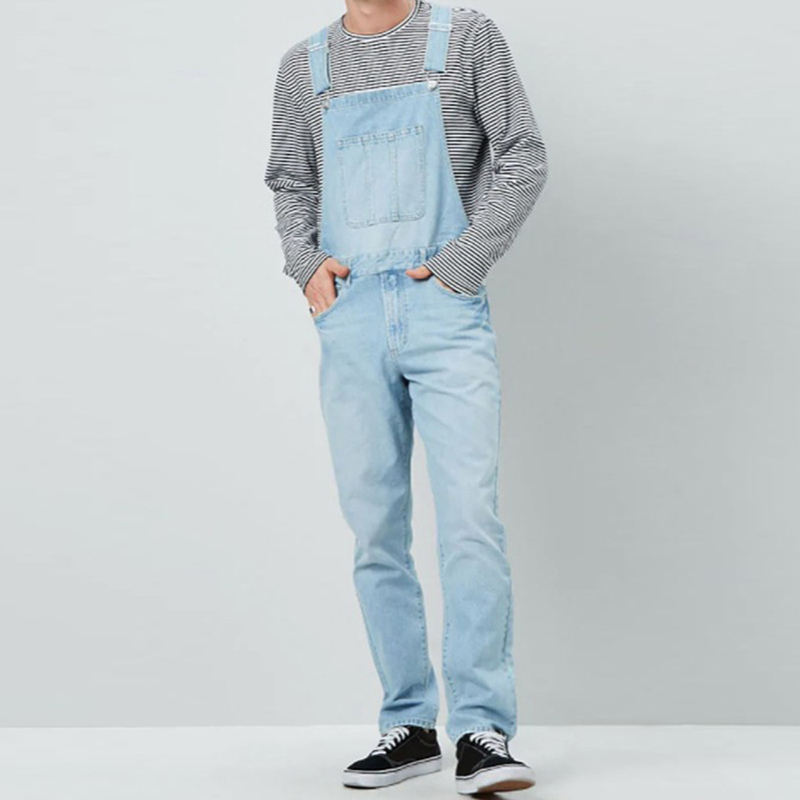 เอี๊ยมผ้ายีนส์สีฟ้าอ่อน