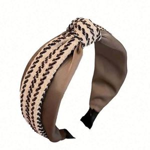 Nouveau serre-tête de mode Suimin pour filles, large bord en satin orné de strass, emballage personnalisable pour mariage et fête - Product Image 1