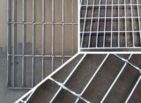 Grille en acier HDG ASTM A36 à barres robustes pour passerelle industrielle