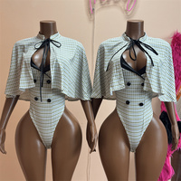 Ensemble deux pièces formel pour femme : Blazer cape vintage à carreaux et body moulant à coupe haute