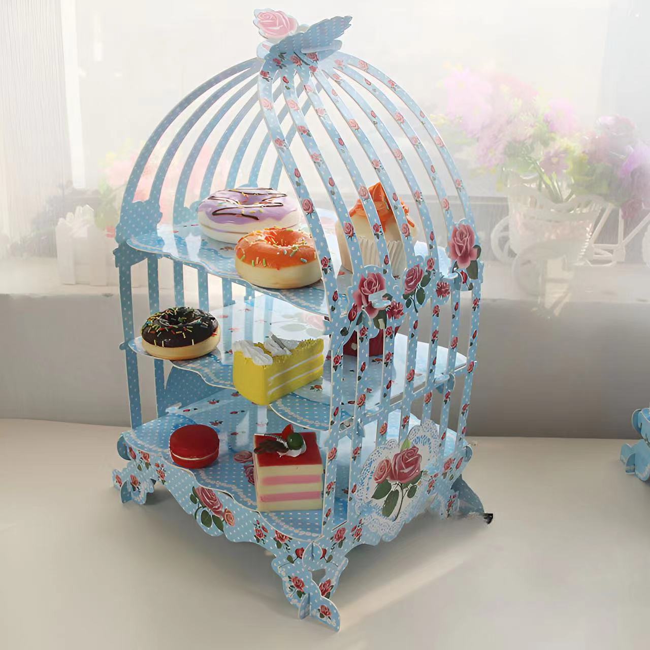 Supporto per torta a pois blu a tre strati in carta