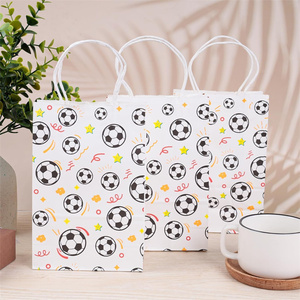 Sacchetti regalo regalo in <span class=keywords><strong>carta</strong></span> Kraft bianca con impugnatura stampa calcio regalo regalo regalo regalo per caramelle per decorazioni per feste - Product Image 2