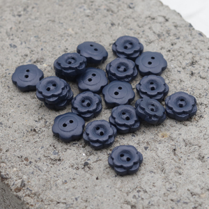 18L hình hoa 2 lỗ phẳng nút gỗ đầy màu sắc cho áo sơ mi trẻ em màu đỏ xanh nâu nút tự nhiên nút tùy chỉnh - Product Image 5