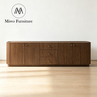 Meuble TV contemporain en bois massif, console multimédia moderne avec poignées en laiton, tiroirs et armoires de rangement, meuble TV pour salon