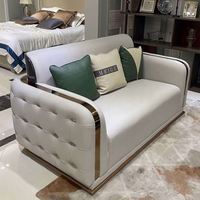 Luxuriöses Modernes Ledersofa Wohnzimmer Hochwertiges Chesterfield-Sofa-Set Möbel mit Goldener Edelstahl-Dekoration