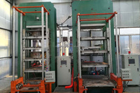 Presse industrielle de fabrication et de vulcanisation de pneus pleins pour pneus OTR, avec nouveau moteur à engrenages et roulement