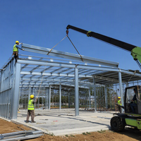 Structure en acier industrielle pour entrepôt, atelier logistique, garage, hangar et usage agricole avec garantie de 5 ans