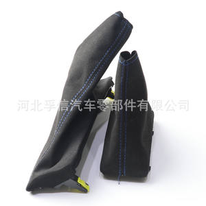 Housse de protection en suède pour levier de vitesse et frein à main de voiture FX-802 Noir avec surpiqûres rouges, bleues et blanches – Accessoire intérieur - Product Image 3