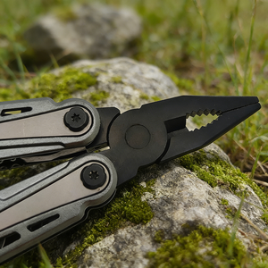 Navaja Plegable Multifunción Negra EDC con Alicates, Herramienta Multiusos Resistente con Clip, para Reparaciones al Aire Libre, Camping y Senderismo - Product Image 6