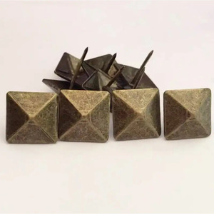 Rivets carrés en bronze antique 40 mm à tête pleine, clous décoratifs pour canapés et sacs - Product Image 1