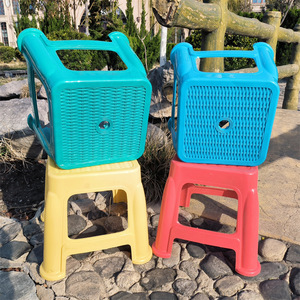 Taburete de plástico de imitación de ratán grueso de 60 cm, apilable, para el hogar, sala de estar, baño, entrada, colores mixtos - Product Image 1