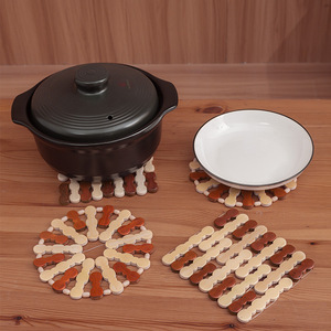 Salvamanteles Redondo de Bambú Resistente al Calor, Protector de Platos y Ollas, para Mesa del Hogar - Product Image 1