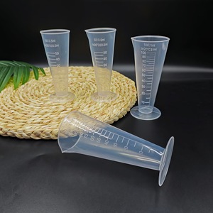 Taza Medidora Cónica de Plástico de 50 ml y 100 ml con Graduaciones para Medición de Líquidos, Envase General - Product Image 1