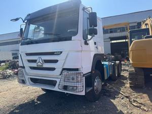 Camión Tractor de Transporte con Semirremolque SINOTRUK HOWO 400 6x4, Motor Diésel 8x4 380hp, Sinotruk HOWO 400hp, Volante a la Izquierda - Product Image 2