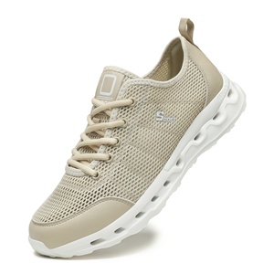 Zapatillas de malla de verano para hombre, zapatos deportivos informales ultra transpirables con diseño hueco, zapatillas ligeras y modernas que combinan con todo. - Product Image 5