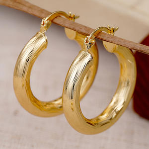 Orecchini a cerchio placcati in oro Reyzon, lega di zinco, stile classico, gioielli di moda unisex E4452 - Product Image 3