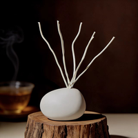 Diffuseur d'arômes liquides en porcelaine élégant, flacon de parfum moderne pour salle de bain et spa, senteurs au choix