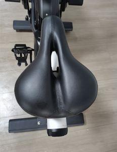 Bicicleta estática de resistencia al viento con resistencia ajustable para entrenamiento cardiovascular y fitness. - Product Image 6
