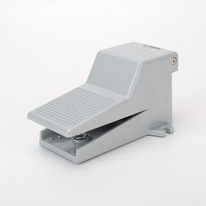 Vanne à pédale 4F210-08 pour le contrôle de inversion du cylindre, à commande au pied, pour milieux à température normale - Product Image 4
