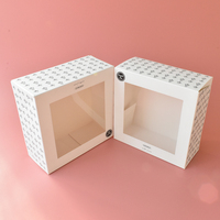 Boîte de boulangerie en papier Boîte à gâteaux carrée avec fenêtre en carton Cajas Pasteles jetables Boîte en carton d'emballage de gâteau alimentaire blanc Accepter