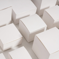 Boîtes d'emballage personnalisées en papier couché blanc mat, petites et simples, pour expédition et cadeaux, avec pelliculage mat, gaufrage et revêtement UV