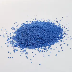 Темно-синие крапинки, используемые в качестве украшения стиральной пудры