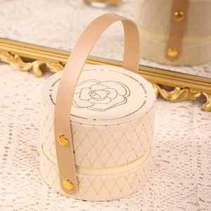 Caja de Joyería Rígida de Terciopelo Rojo Eternal Love con Asa de Perlas, Diseño de Rosas con Estampado en Caliente, Empaque de Regalo de Alta Gama - Product Image 6