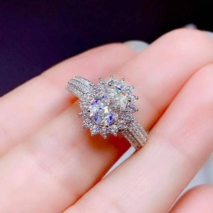 Anello di Diamanti F1406 con Taglio a Pera, Diamante Naturale, Gioiello Romantico da Donna per Fidanzamento - Product Image 2