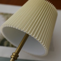 Lampe de table LED en métal à commande tactile, style minimaliste, tissu plissé, alimentée par batterie, lecture, chambre/restaurant/hôtel, ambiance RGB