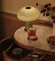Lampe de table portable en verre vert