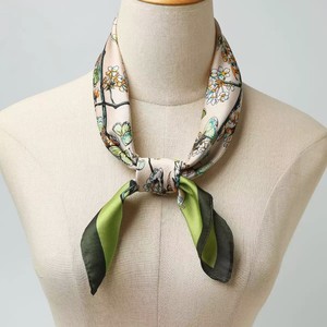Pañuelo Cuadrado de Satén con Estampado Floral al por Mayor para Mujer, Pañuelo Sedoso Brillante para la Cabeza, Hiyab Musulmán, Envoltura de Cuello Vintage con Flores - Product Image 3