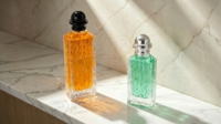 Vente en gros de flacons de parfum en verre rayé de style moyen-oriental de 100/200 ml avec des bouchons argentés et noirs et des pompes à vaporisation fine