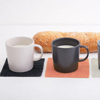 Vente en gros de sets de table carrés et sous-verres en tissu 100% lin, tissés à la main, antidérapants, personnalisables, couleur unie, style européen classique