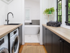 Meubles de salle de lavage sur mesure, design moderne et simple, avec lavabo et panier - Product Image 5