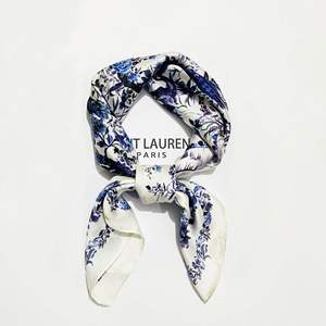 Impresión Personalizada en Pañuelos de Seda: Imágenes Nítidas y Detalladas para los Mercados de Moda Moderna y Regalos - Product Image 6