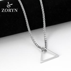 Colgante Triangular Hueco de Acero Inoxidable, Geométrico, Minimalista, Estilo Hip Hop Punk Vintage, Tono Plateado, Joyería de Moda para Hombres y Mujeres - Product Image 2