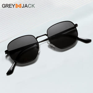 Gafas de Sol Polarizadas Greyjack, Marco de Metal Negro, UV400, Bisagras de Resorte, Unisex, Lentes TAC Duraderas - Product Image 5
