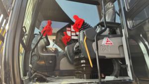 Excavadora CAT 340DL usada en venta, a buen precio, motor original, pocas horas de trabajo, 90% nueva, cumple con la normativa de la EPA - Product Image 6