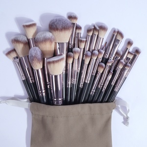 MAANGE - Pinceaux de maquillage de qualité supérieure en gros - Ensemble de pinceaux de maquillage portables noirs pour les voyages - Livré avec un sac en velours - <span class=keywords><strong>Pinceau</strong></span> de maquillage - Product Image 5