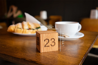 Cubes en bois avec code QR gravé sur mesure