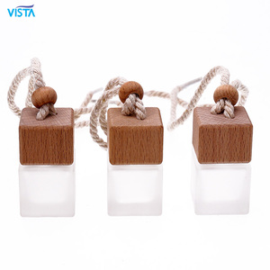 Chai nước hoa treo xe hình vuông, chất liệu thủy tinh cao cấp, không chứa chất làm thơm, có nắp gỗ, thương hiệu VISTA Wholesale. - Product Image 1