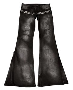 Pantalon évasé sur mesure style hip-hop en denim sergé extensible délavé, coupe ample, avec rivets, effet boot-cut - Product Image 1