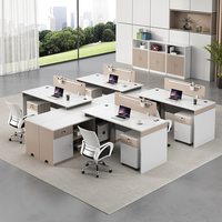 Bureau de bureau moderne simple à quatre places avec panneau de séparation pour bureau financier des employés