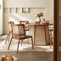 Ensemble de table à manger ronde en bois massif de style nordique avec plateau tournant en rotin en option pour hôtel, restaurant, usage professionnel