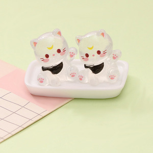 Dibujos animados lindo Animal sentado agitando las manos <span class=keywords><strong>Luna</strong></span> suerte brillante resina accesorios coche escritorio pequeño adorno llavero colgante - Product Image 5