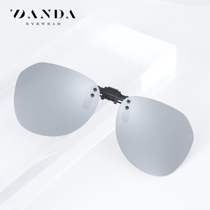 Gafas de Sol con Clip Polarizadas Danda Eyewear 3033, Lentes TAC UV400 Antideslumbrantes, Ovaladas, Unisex, para Conducir, Pescar y Actividades al Aire Libre - Product Image 1