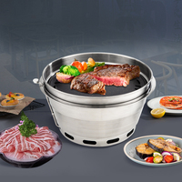 Gril à charbon de bois intérieur en acier inoxydable de style coréen Gril de barbecue commercial sans fumée Finition plaquée or Chariot Capacité de 3 à 5 personnes