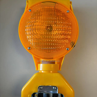 Nouveau modèle de feux de barricade LED clignotants à énergie solaire en promotion