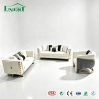 Ensemble de canapé en velours blanc moderne de design italien et table basse en pierre frittée avec pieds en acier inoxydable doré, meubles de salon haut de gamme